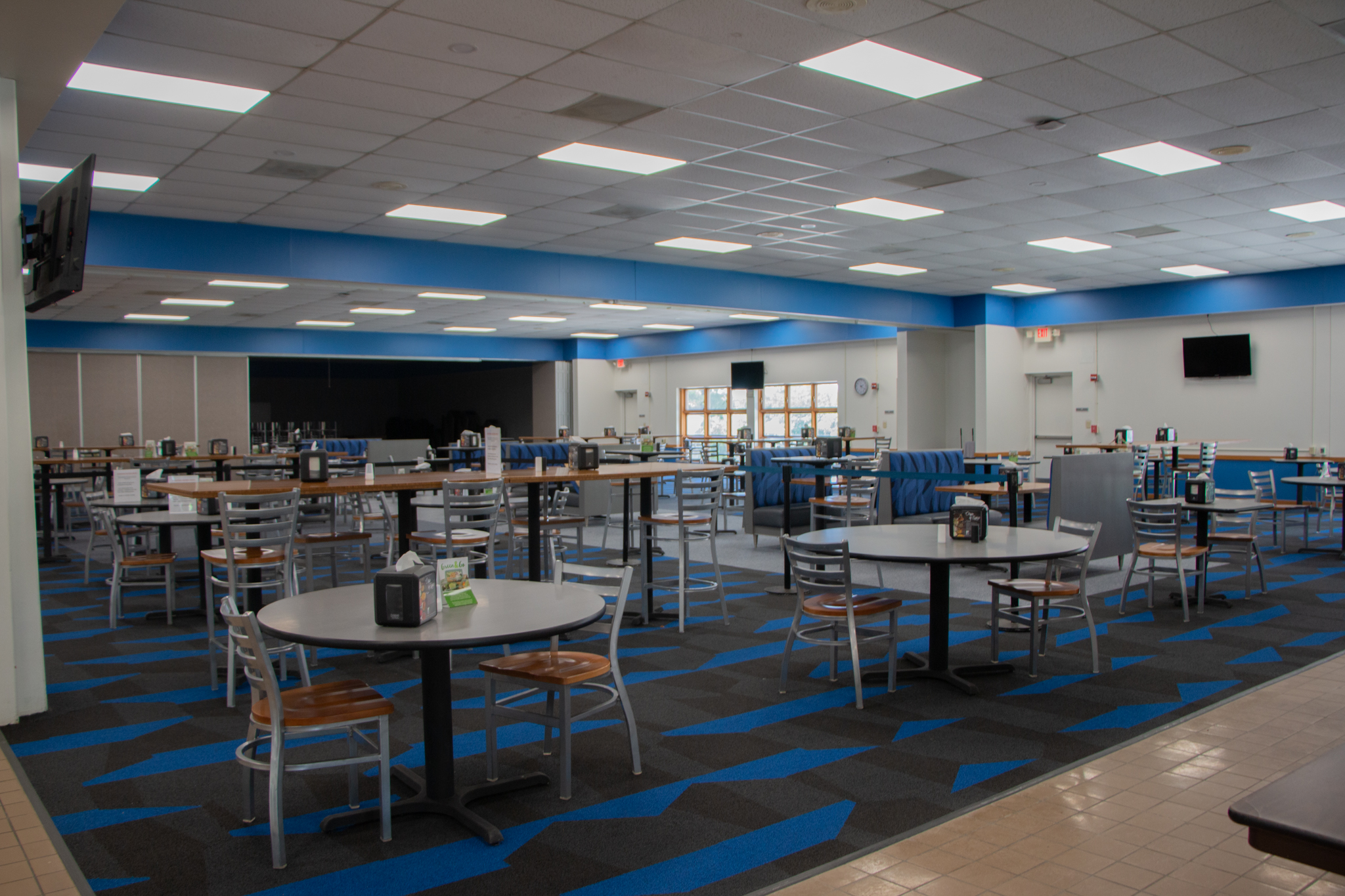 Another view of Blue Oak Room seating areas.