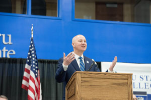 Governor Ricketts speaking to the 2017 graduates of Peru State College.