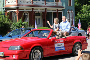 Dan and Elaine Hanson serving as parade marshals.